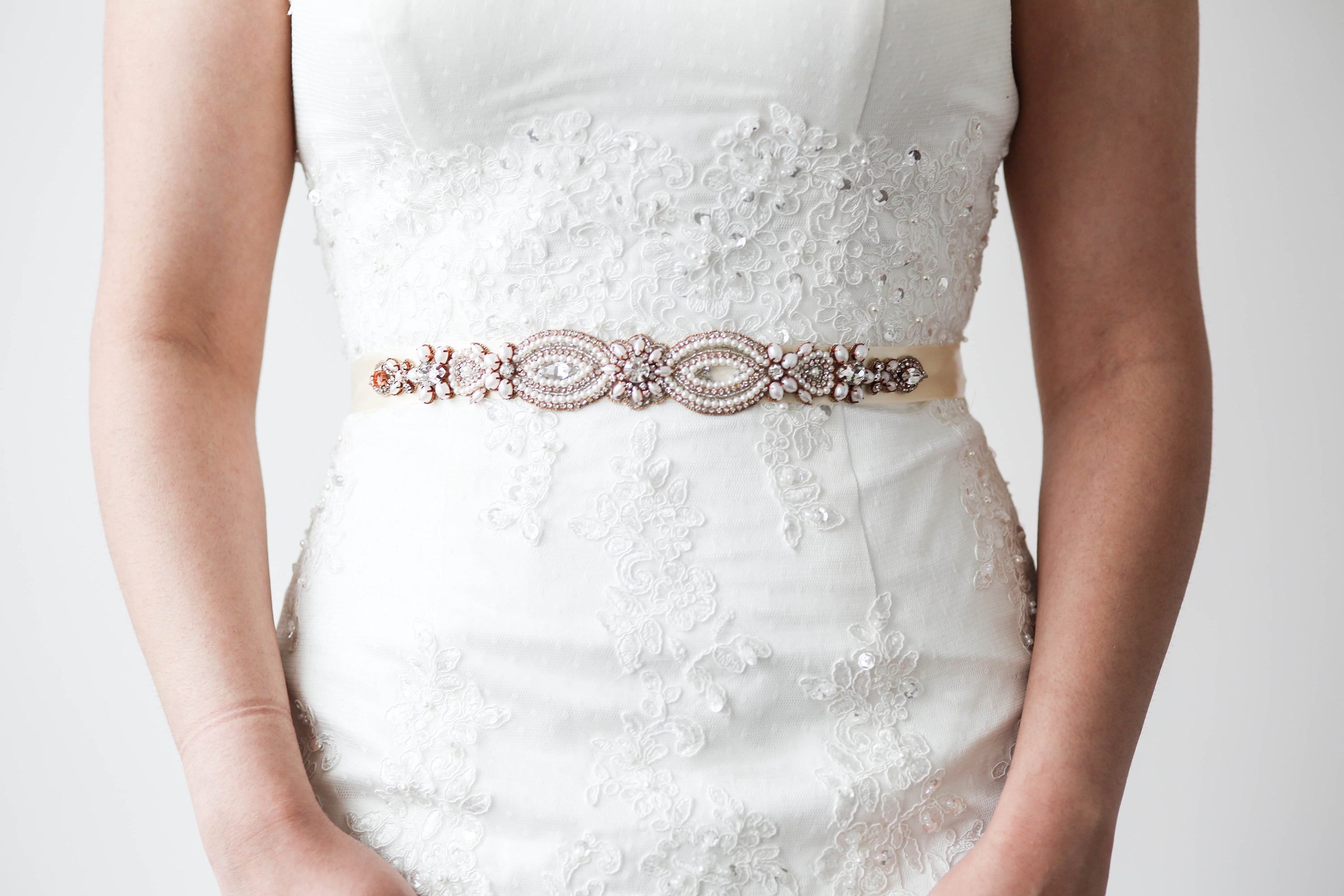 Wedding dress sash in ivory - Valeria v2 Gold color thread and stone settings Wedding dress sash in ivory - Valeria v2 Gold color thread and stone settings