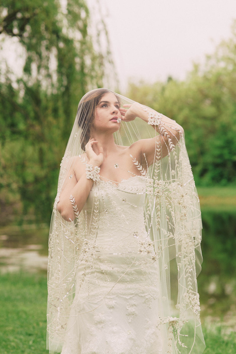 https://www.millieicaro.com/cdn/shop/products/Vintage_inspired_bridal_veils_800x.jpg?v=1571438588